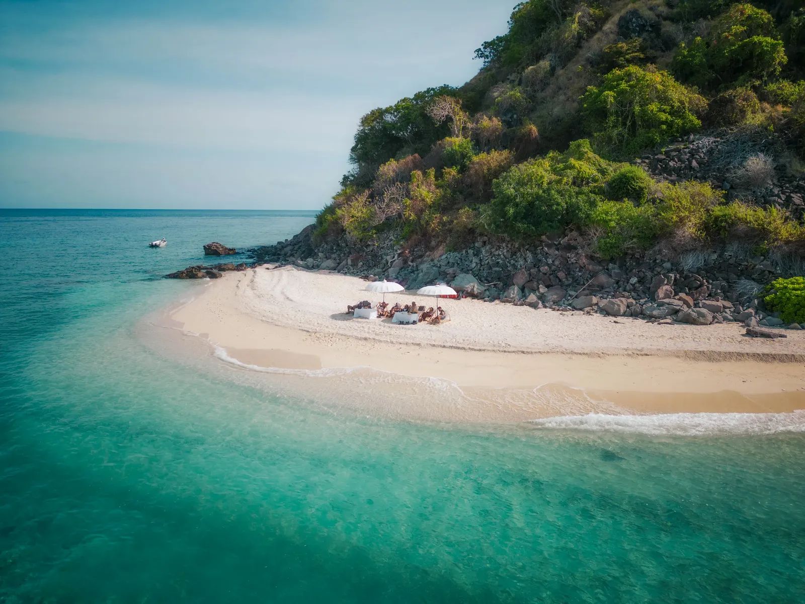 Fenides liveaboard – aerial view of a beach picnic setup – Indonesia