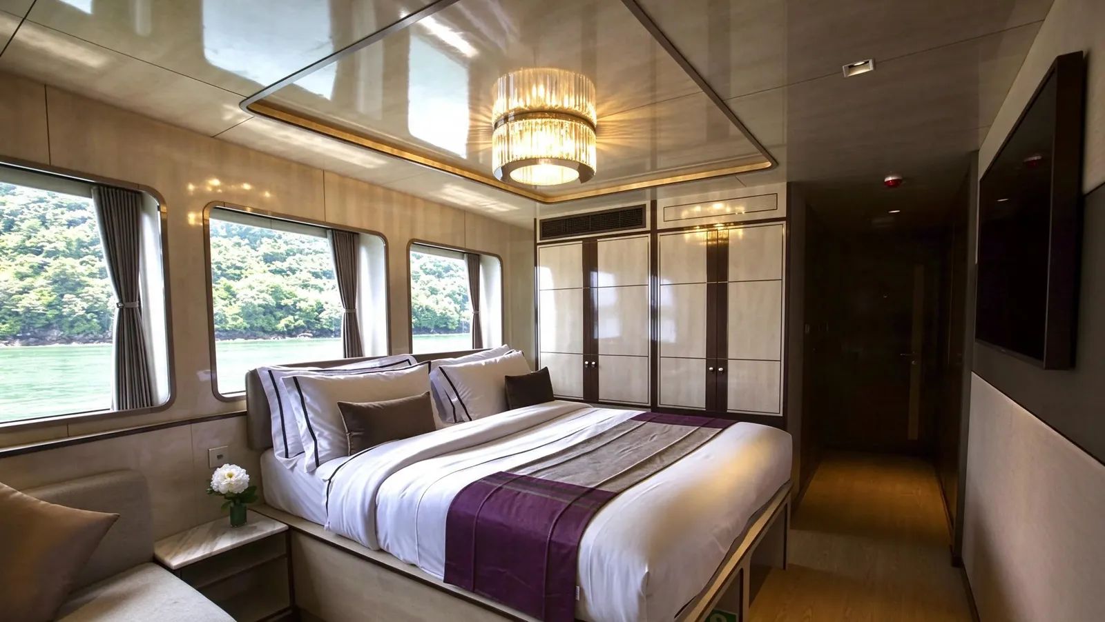 All Star Velocean liveaboard – Platinum Ocean Suite with king bed, chandelier and ocean-view windows – Indonesia