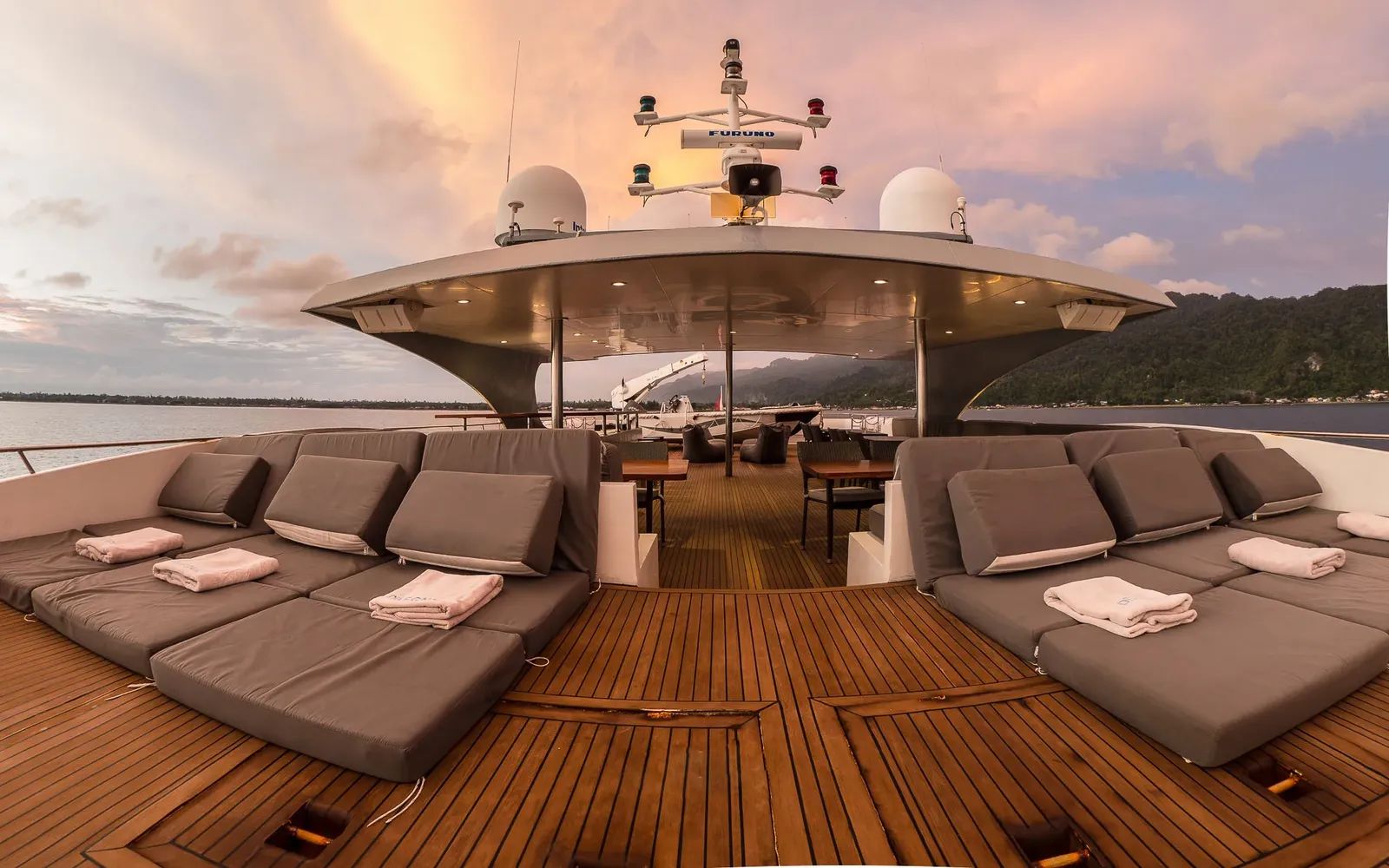 Gaia Love Sun Deck