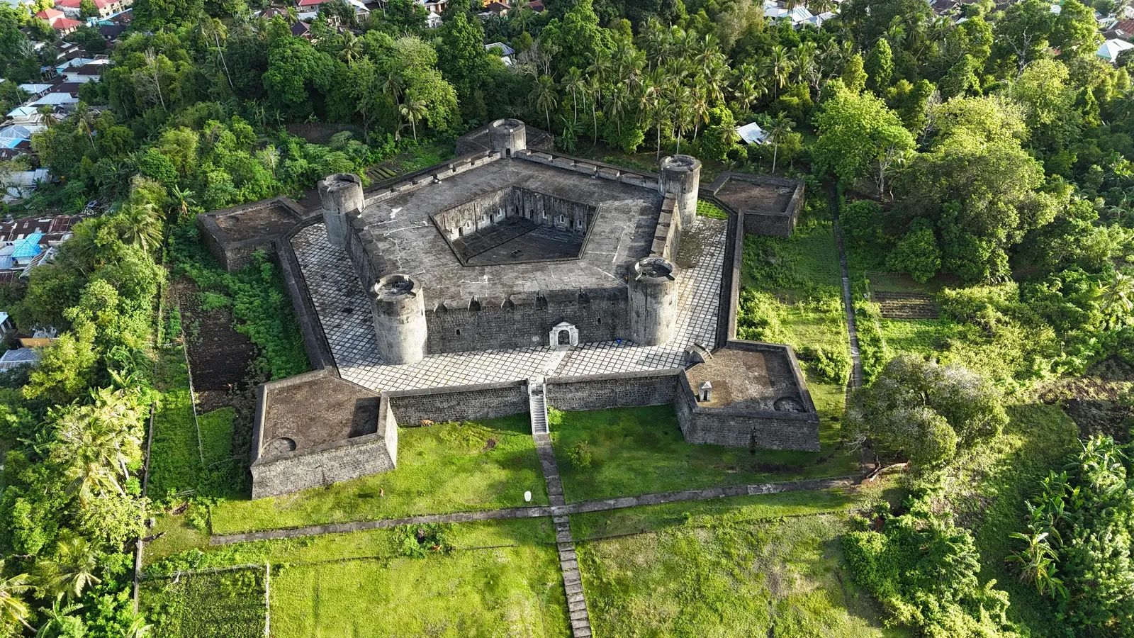 Fort Belgica Banda Neira